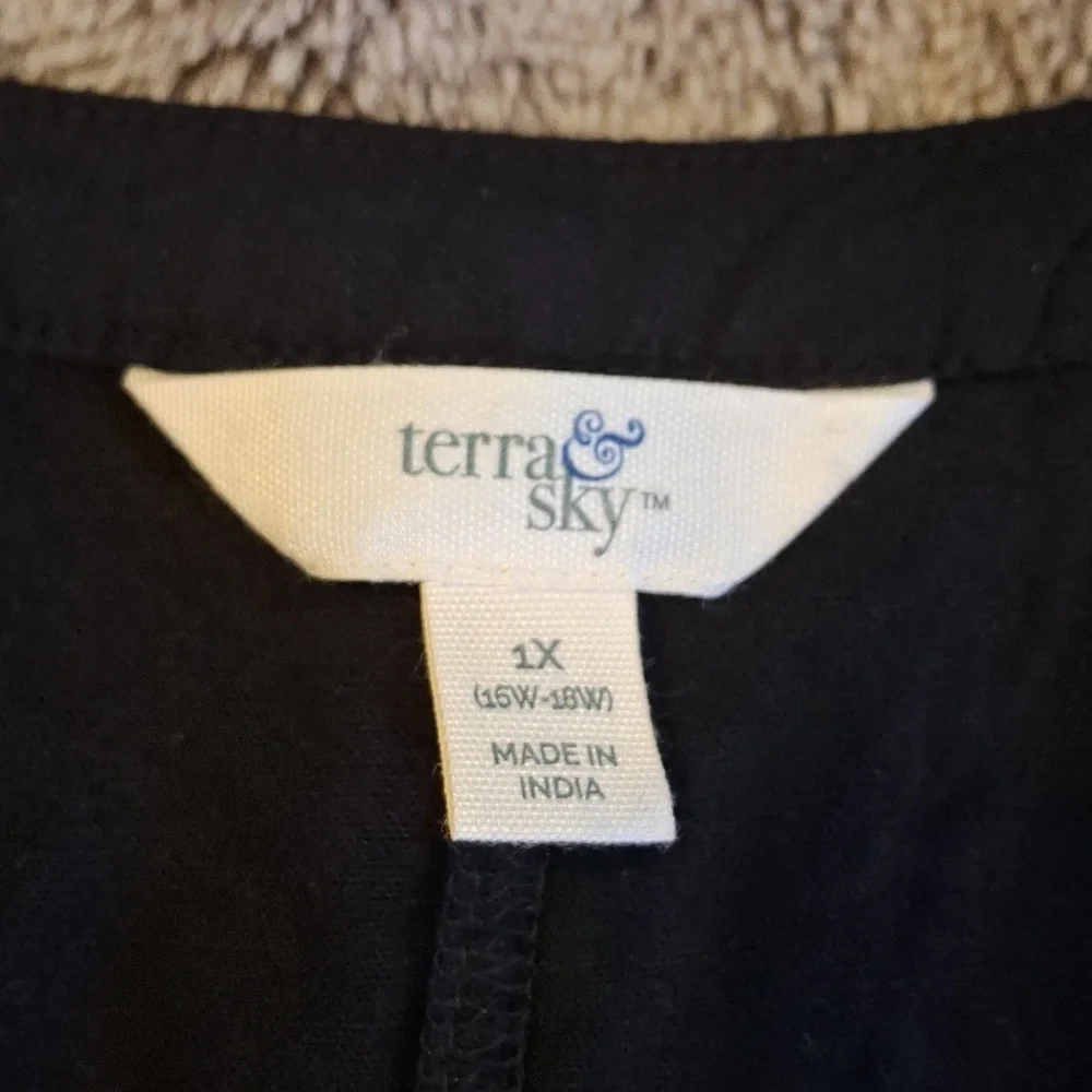 Terra & Sky Black Sleeveless Pleated Blouse - Picture 8 of 8